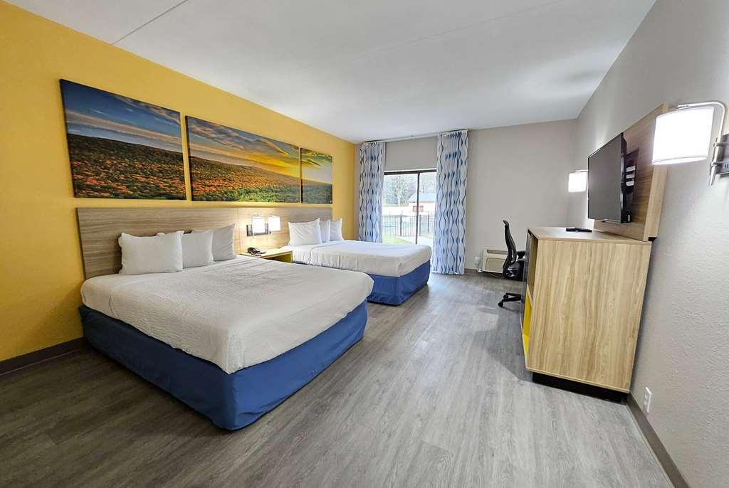 Days Inn By Wyndham Berlin Meriden Phòng bức ảnh